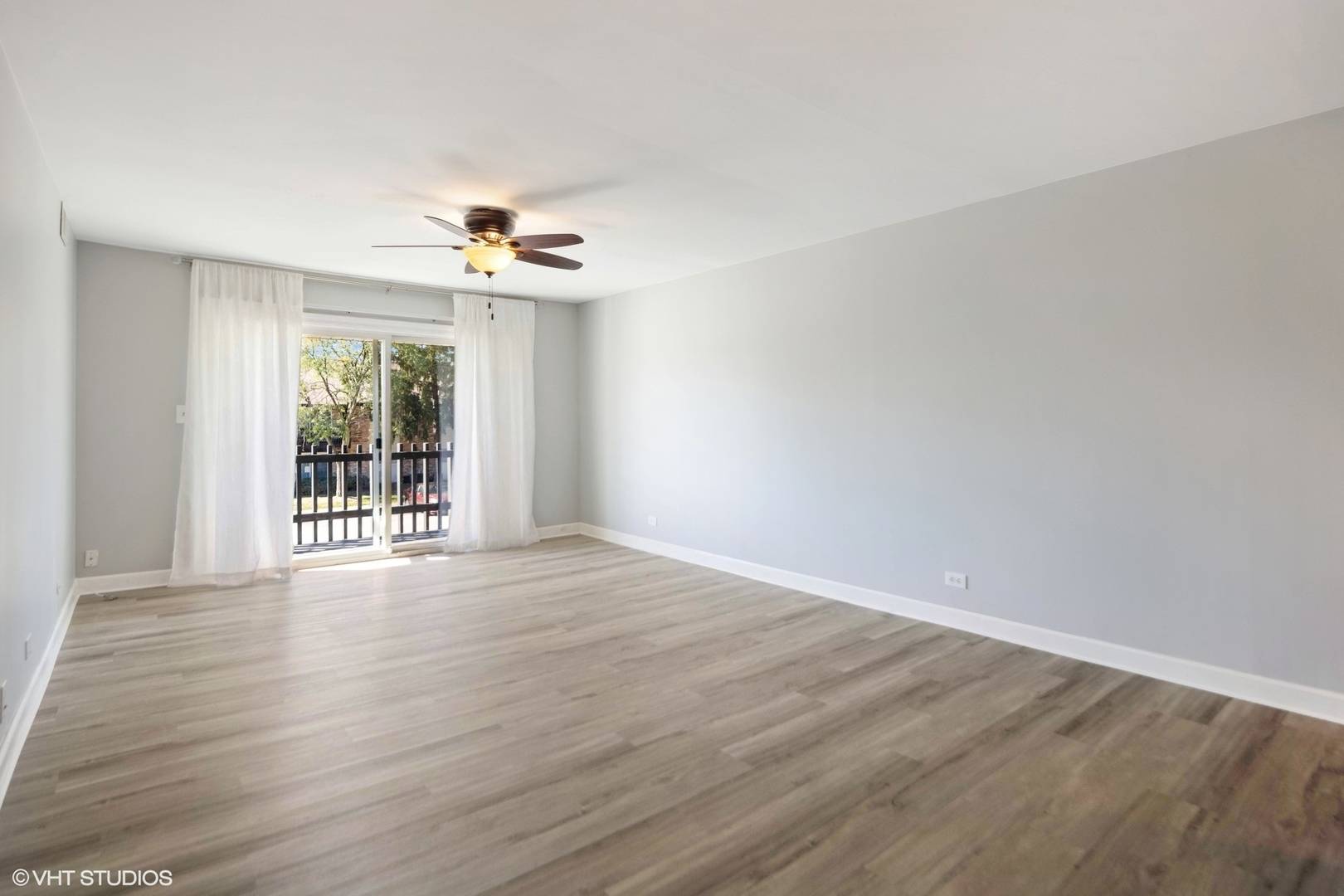 Willowbrook, IL 60527,5A Kingery Quarter #202