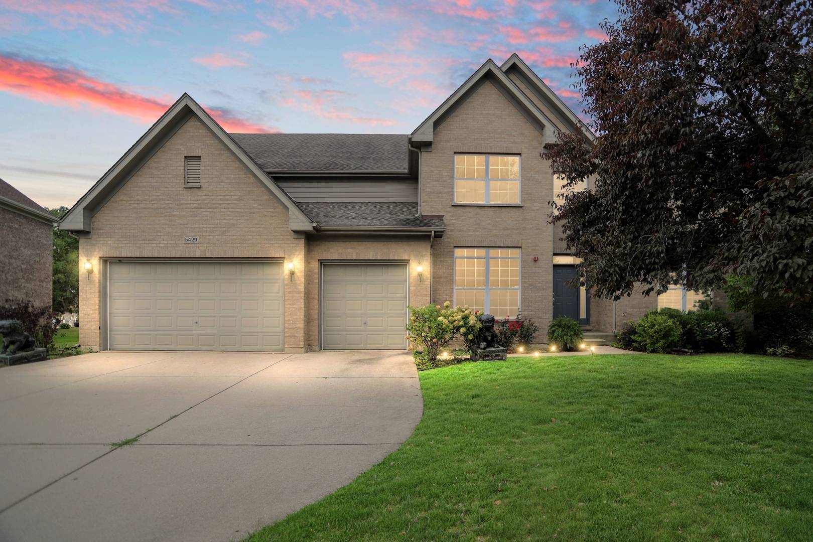 5429 Swan CIR, Hoffman Estates, IL 60192