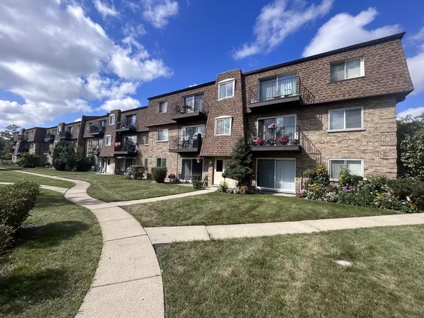 Des Plaines, IL 60016,9435 BAY COLONY DR #3N