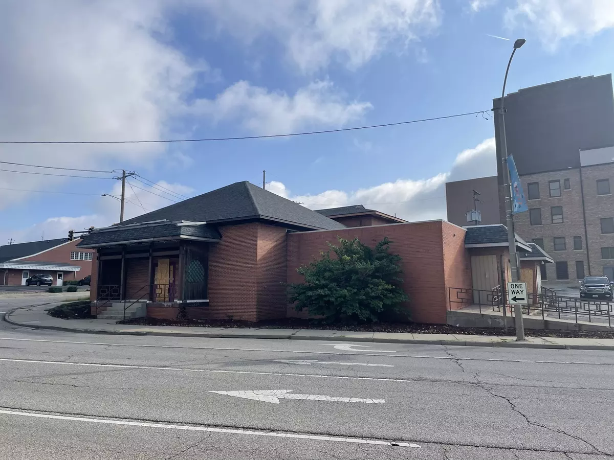 Bloomington, IL 61701,615 N Main ST