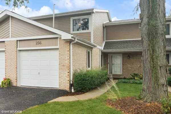 256 W Golfview TER, Palatine, IL 60067