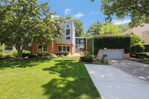 1205 Wincanton DR, Deerfield, IL 60015