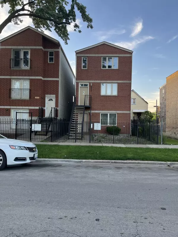 3008 W Flournoy ST #1, Chicago, IL 60612