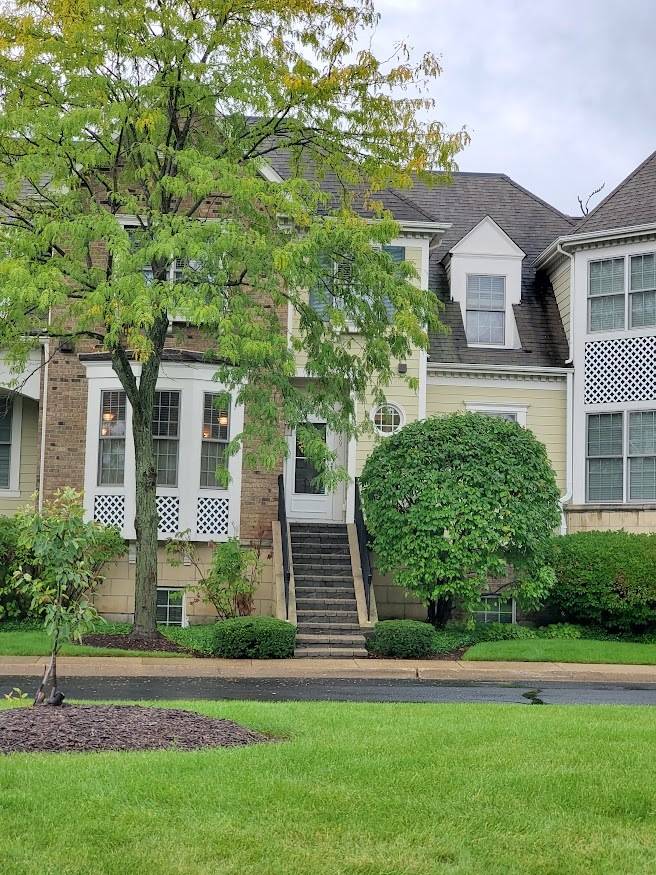 1909 Lynn CIR, Libertyville, IL 60048