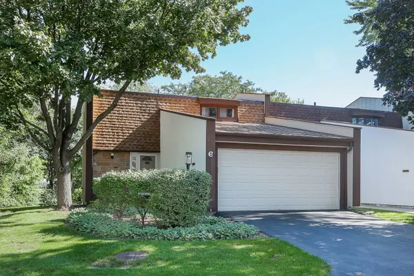 6 Buttonwood CT, Indian Head Park, IL 60525