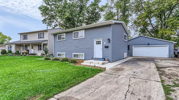 7 CURTMAR CT, Montgomery, IL 60538
