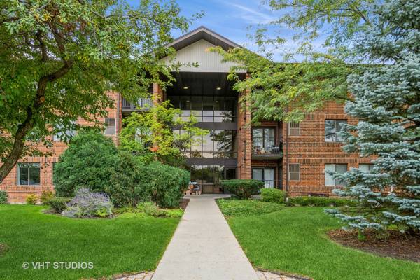 5703 S Cass AVE #102,  Westmont,  IL 60559