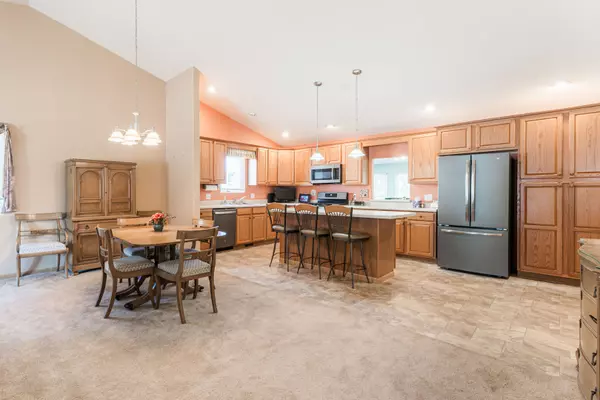 Dekalb, IL 60115,617 Bayfield DR