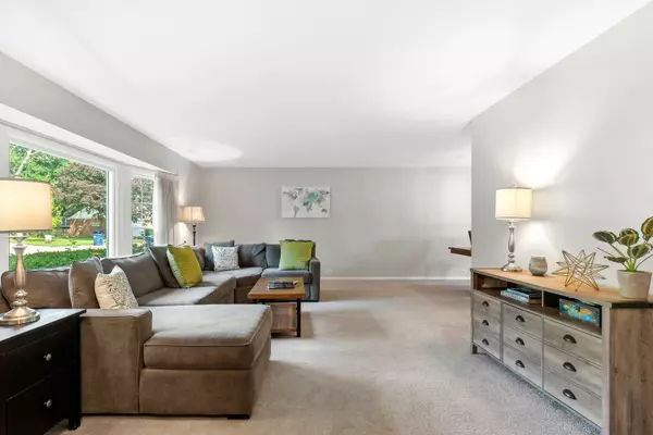 Deerfield, IL 60015,711 Carlisle AVE