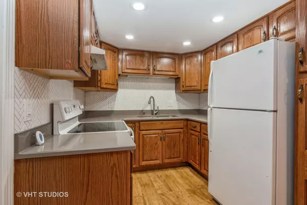 Homewood, IL 60430,940 Holbrook RD #28A