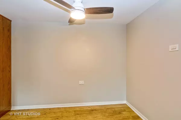 Homewood, IL 60430,940 Holbrook RD #28A