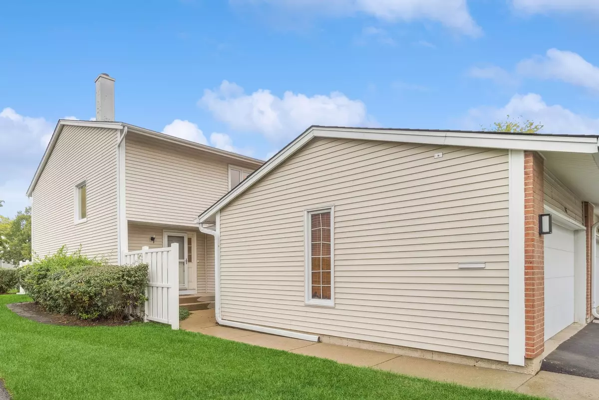 Deerfield, IL 60015,542 Hummingbird LN