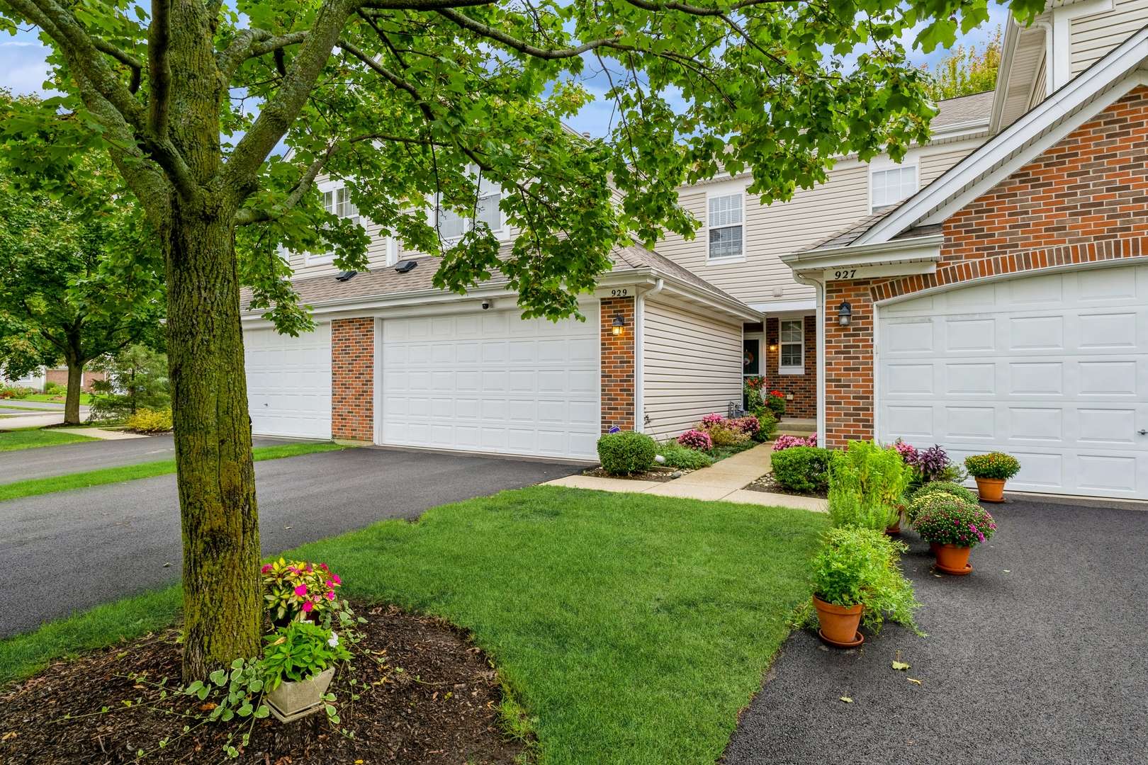 929 Highgate LN, Grayslake, IL 60030