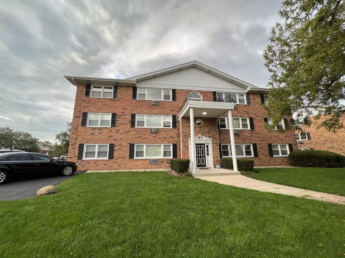 Brookfield, IL 60513,8808 45th PL #12