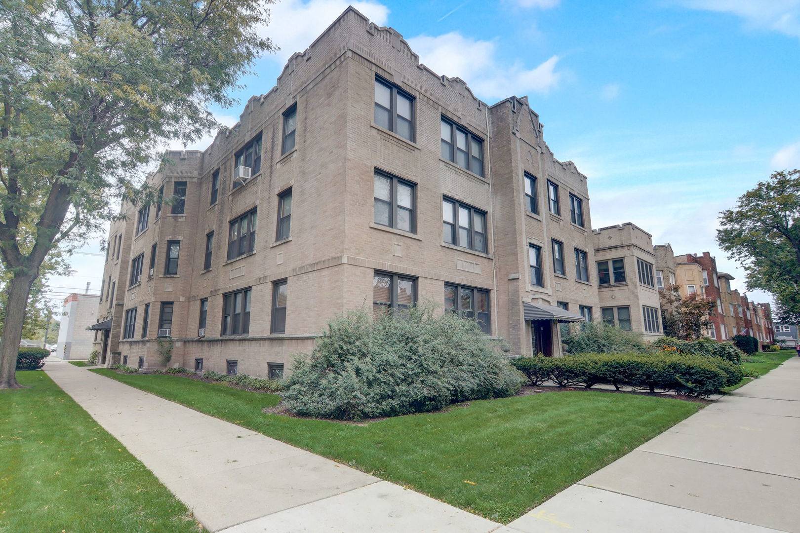 2419 W Hollywood AVE #3, Chicago, IL 60659