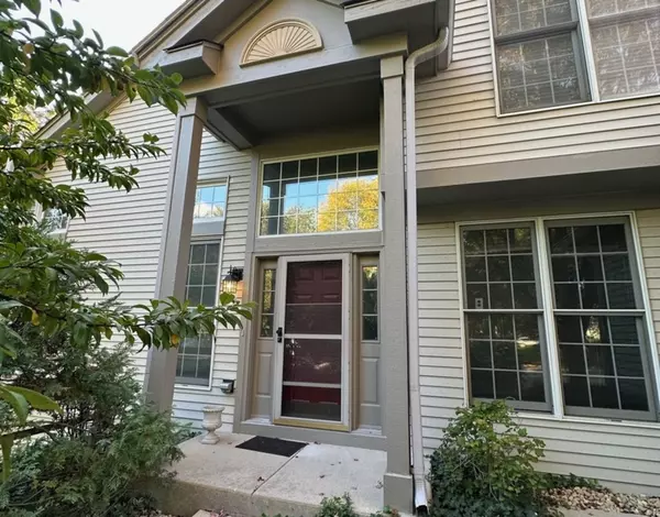 1554 Treeline CT, Naperville, IL 60565