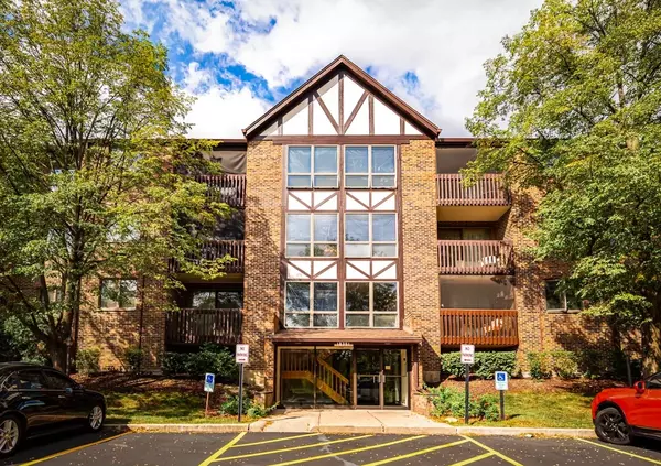 10351 MENARD AVE #315, Oak Lawn, IL 60453
