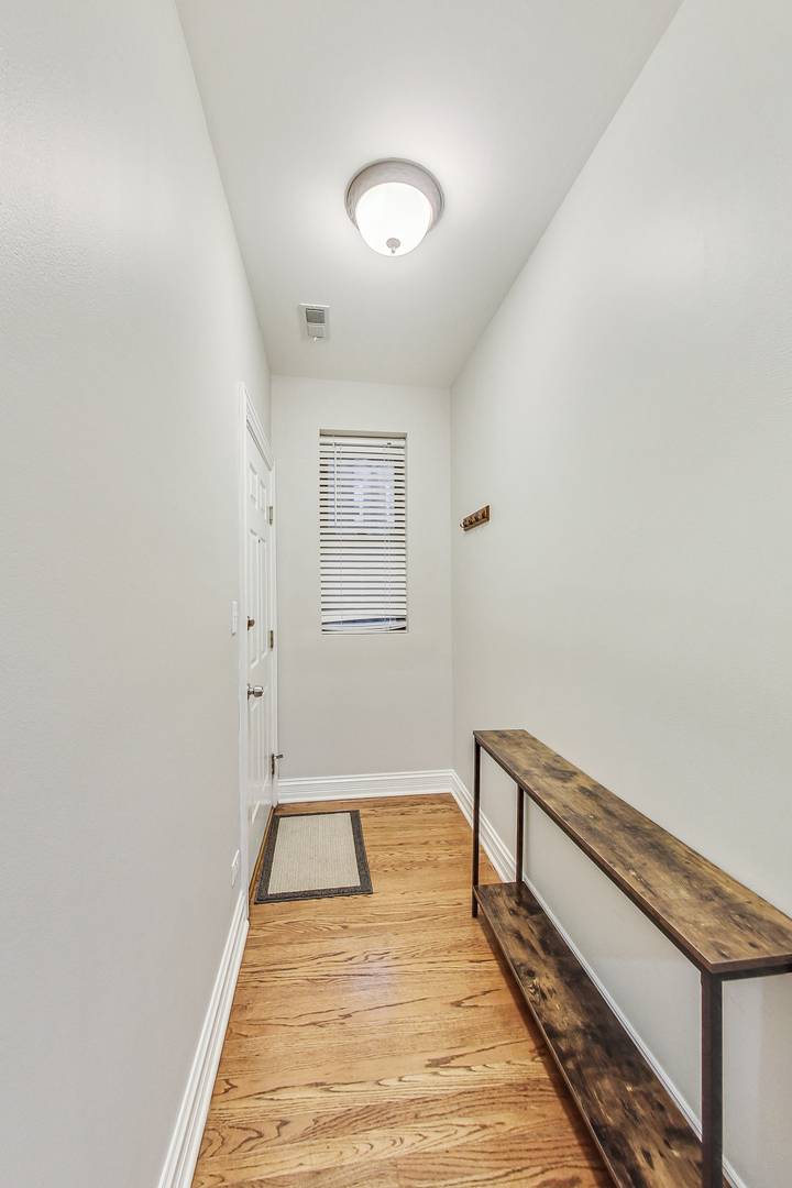 Chicago, IL 60659,2218 W Thome AVE #2N