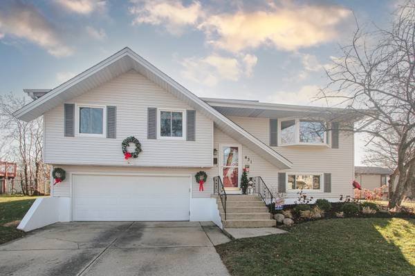 431 Putnam LN, Schaumburg, IL 60193