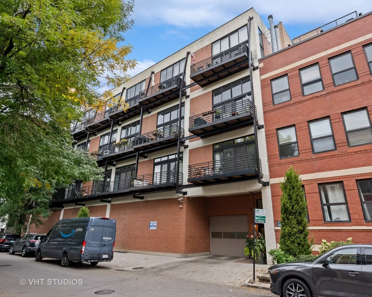 Chicago, IL 60647,2012 W Saint Paul AVE #301