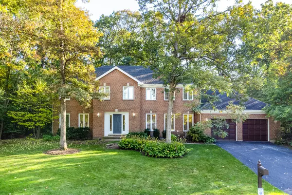 11 Exmoor LN, Lincolnshire, IL 60069