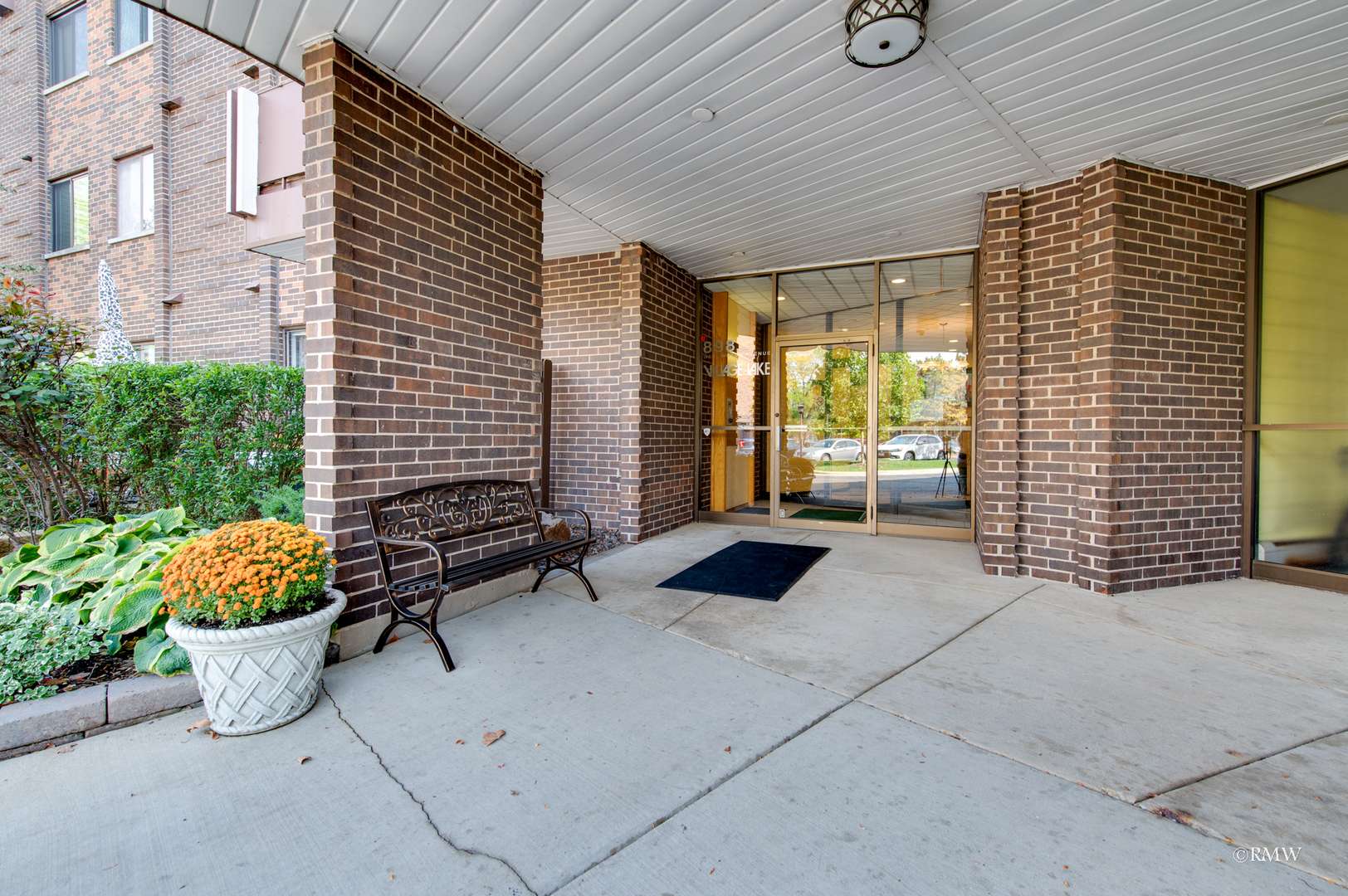 Elk Grove Village, IL 60007,898 WELLINGTON AVE #213