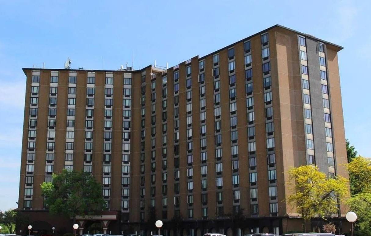 1 Renaissance PL #918, Palatine, IL 60067
