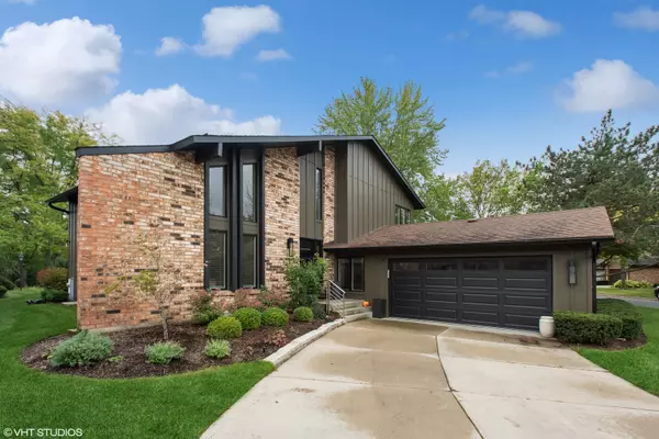 1435 Lorete LN, Northbrook, IL 60062