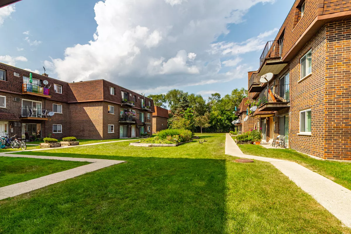 Des Plaines, IL 60016,9364 Golf RD #3B