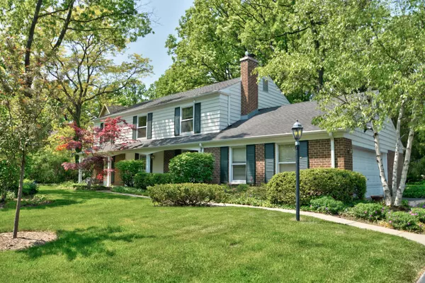 37 Berkshire LN, Lincolnshire, IL 60069