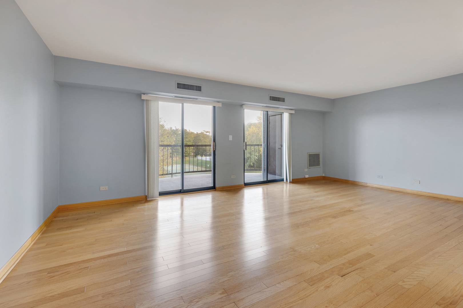 Arlington Heights, IL 60005,1415 E Central RD #419C