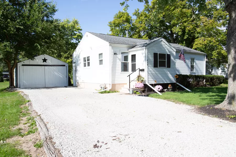 414 Grant ST, Chenoa, IL 61726