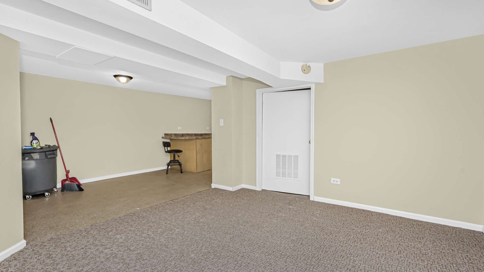 Chicago, IL 60637,6147 S Drexel AVE