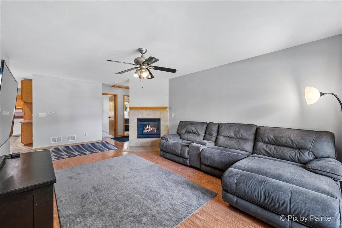 Lake In The Hills, IL 60156,1417 Adams ST
