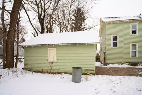 Freeport, IL 61032,821-823 S Carroll AVE