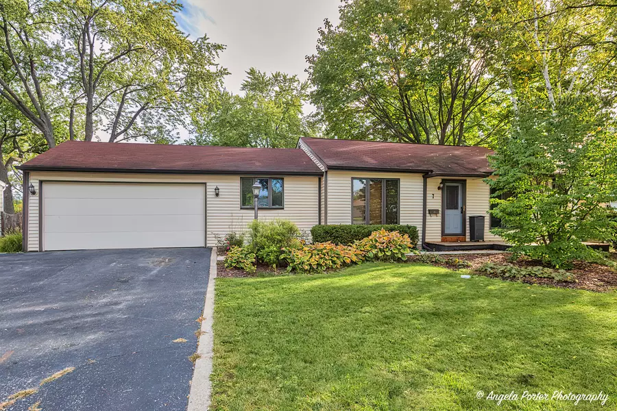 7 Manor RD, Lake Zurich, IL 60047