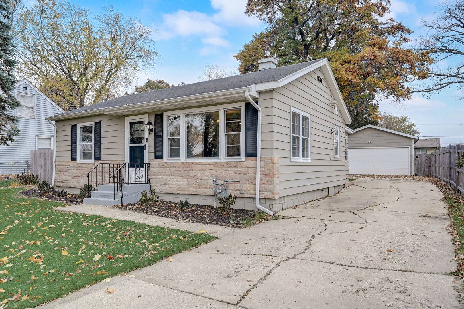 33258 N Battershall RD, Grayslake, IL 60030