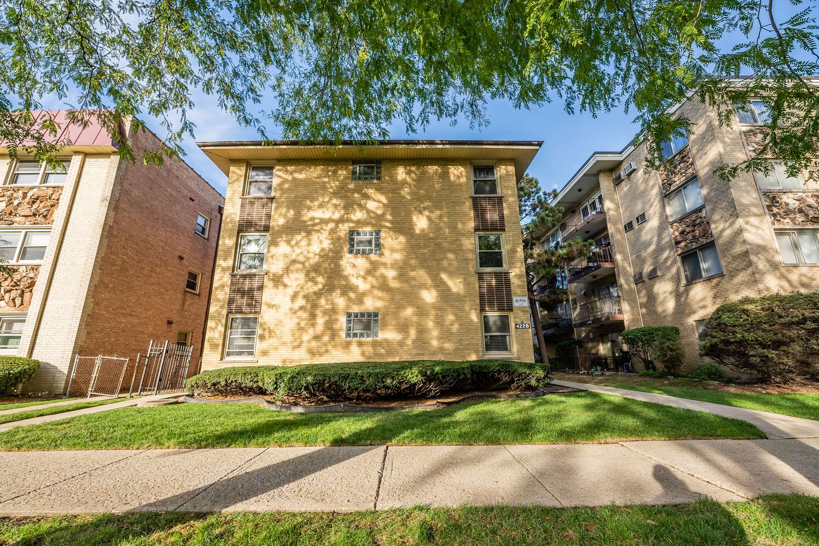 4228 N Keystone AVE #1B, Chicago, IL 60641