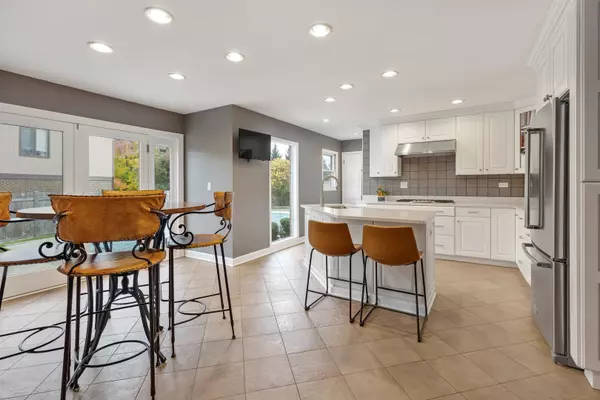 Deerfield, IL 60015,155 Doral CT