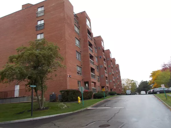 701 Forum SQ #102, Glenview, IL 60025