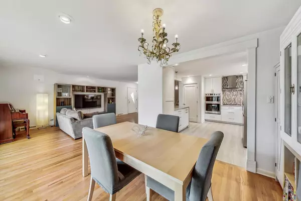 Chicago, IL 60631,7019 N OTTAWA AVE