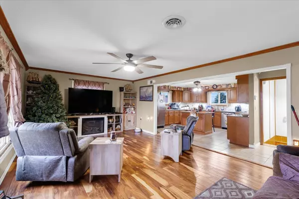 Bellflower, IL 62174,506 W Center ST