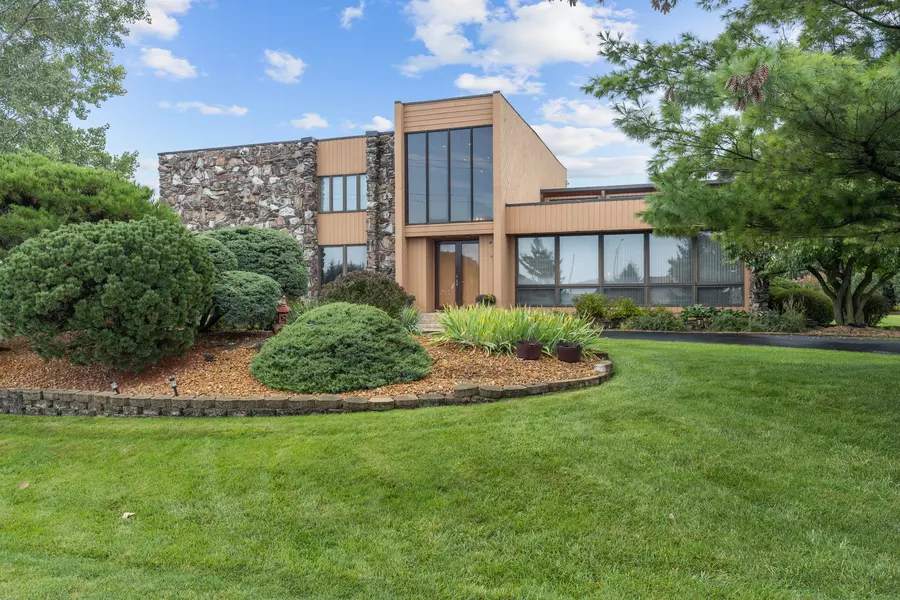 20 Kingston DR, Oak Brook, IL 60523