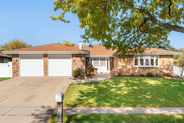 2116 Chilmark LN, Schaumburg, IL 60193