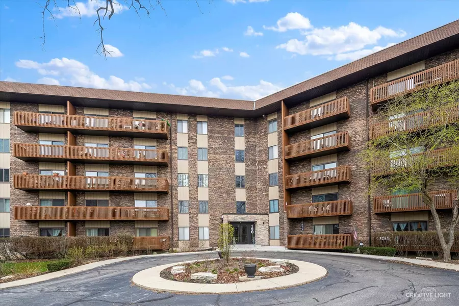 120 Lakeview DR #208, Bloomingdale, IL 60108