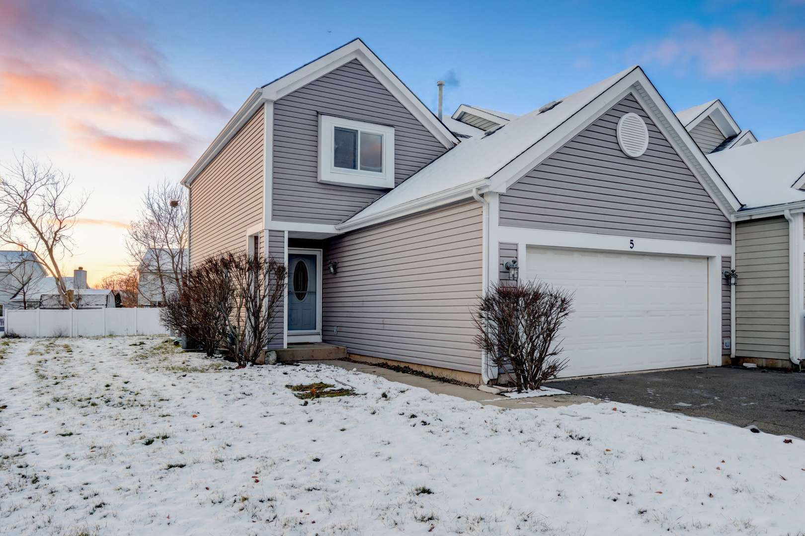 5 Weston CT, South Elgin, IL 60177