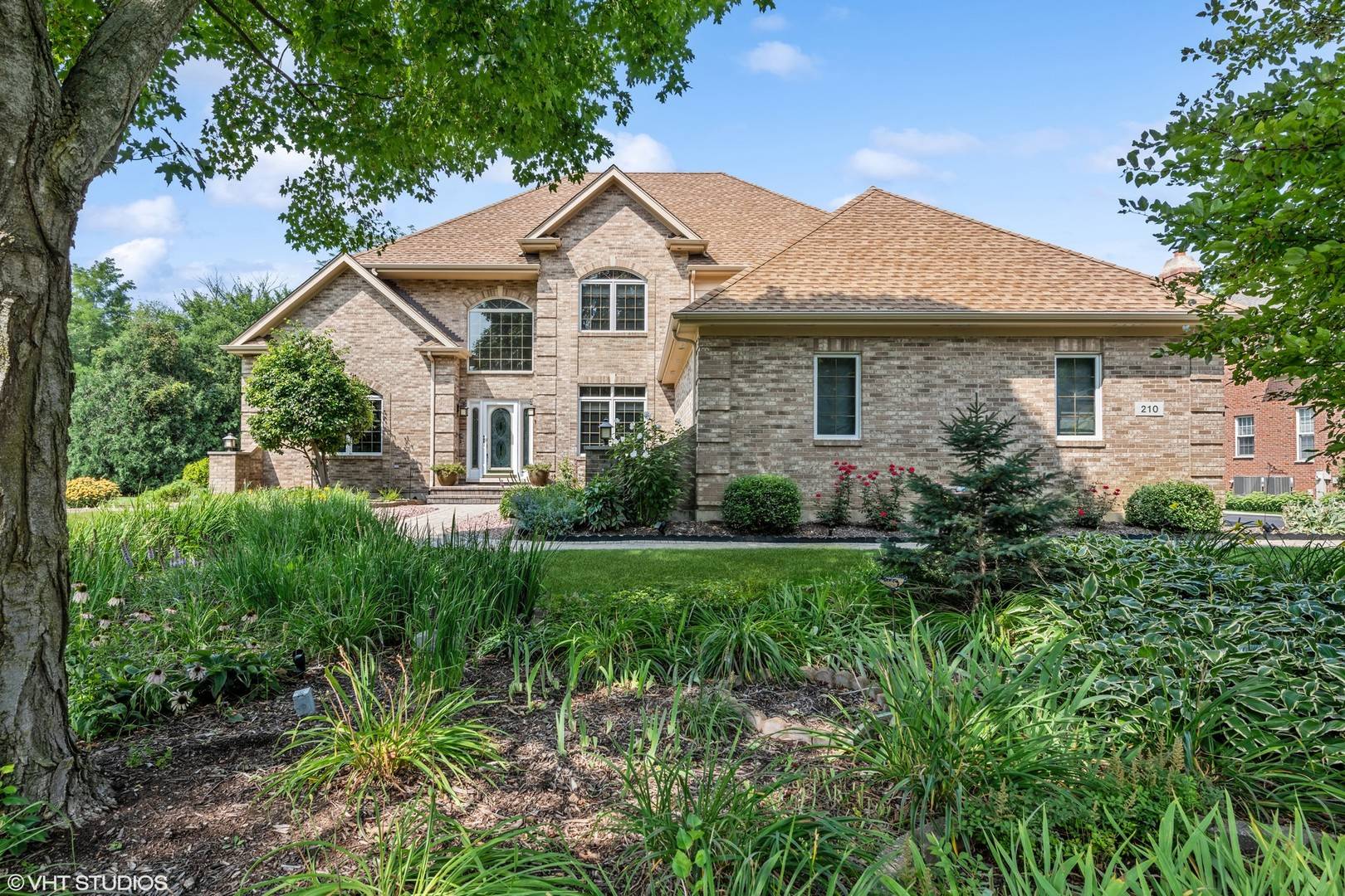 210 Carriage TRL, Barrington, IL 60010