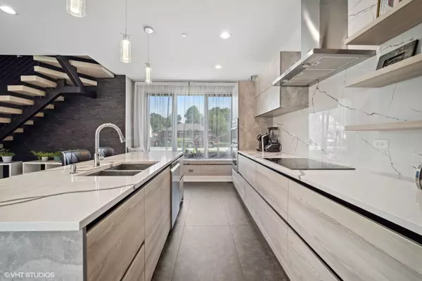 Mount Prospect, IL 60056,617 W Bunting LN