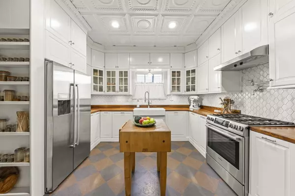 Naperville, IL 60540,116 N Columbia ST