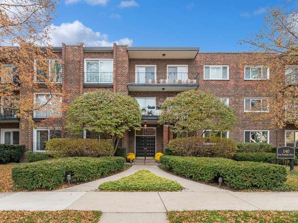 140 Franklin PL #103, Lake Forest, IL 60045